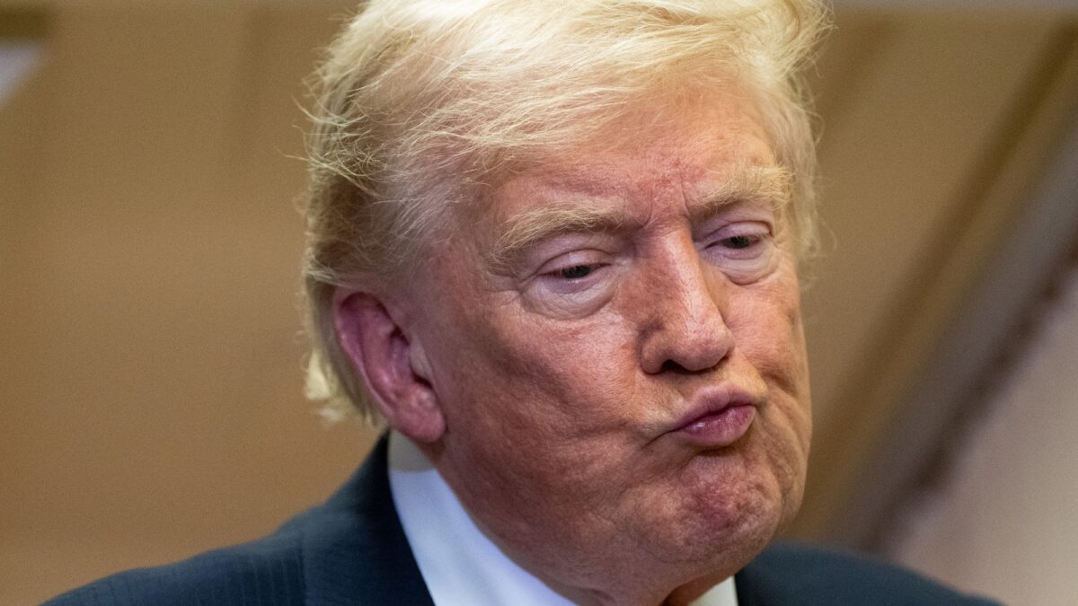 Trump desarma órgano electoral sin quórum para controlar comicios de noviembre