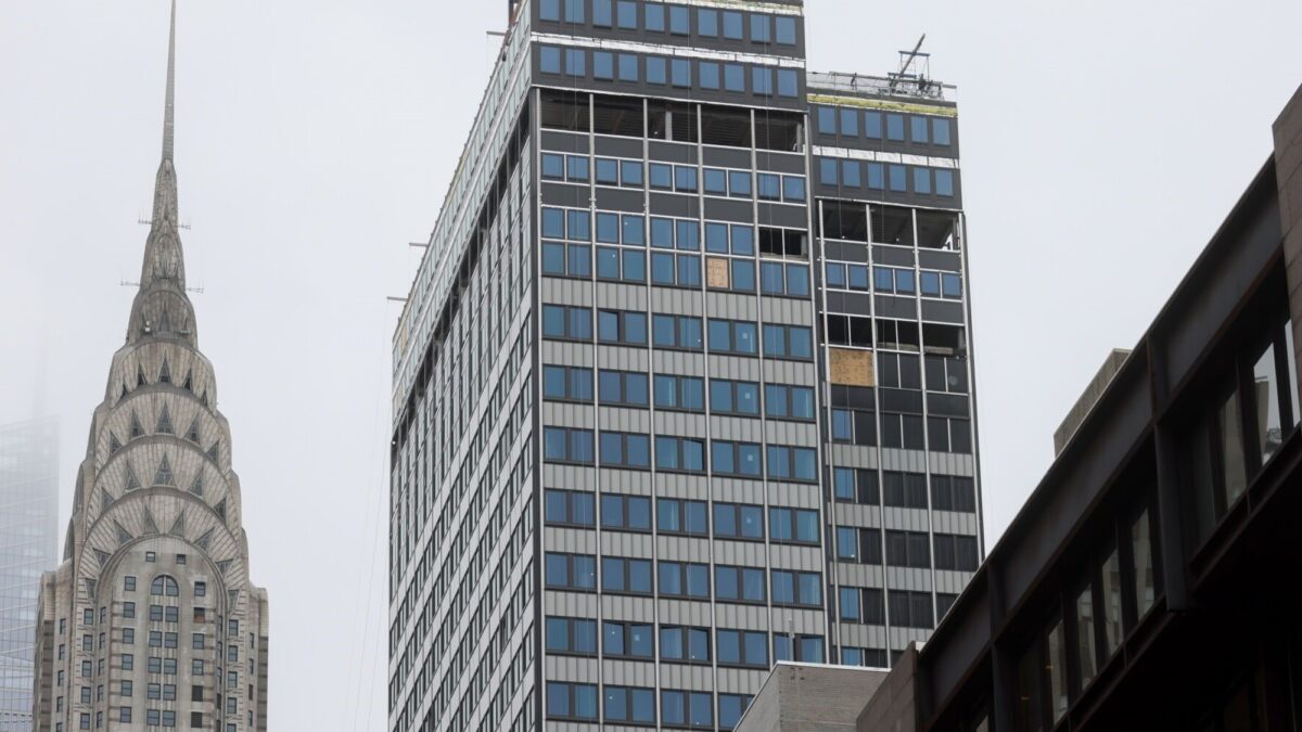 Rascacielos de Manhattan estabilizado tras crisis de derrumbe