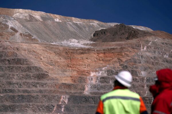 Permisos mineros demoran hasta 30 años: el cuello de botella global que frena la industria