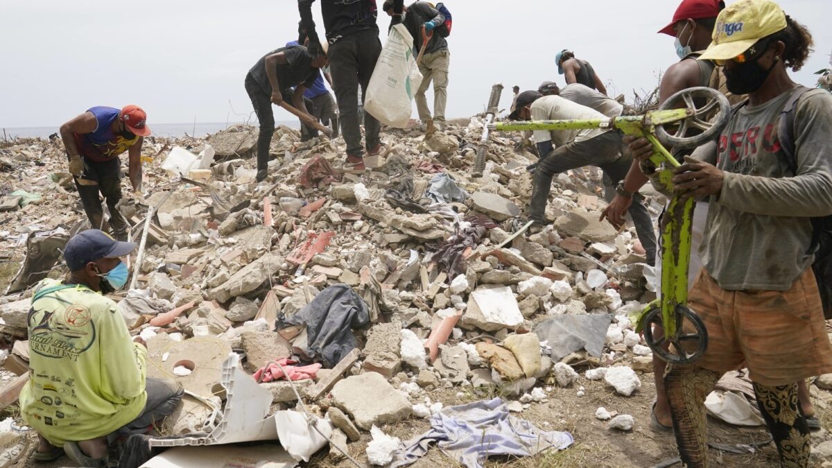 Tragedia y supervivencia: la búsqueda de recursos en los escombros de Venezuela