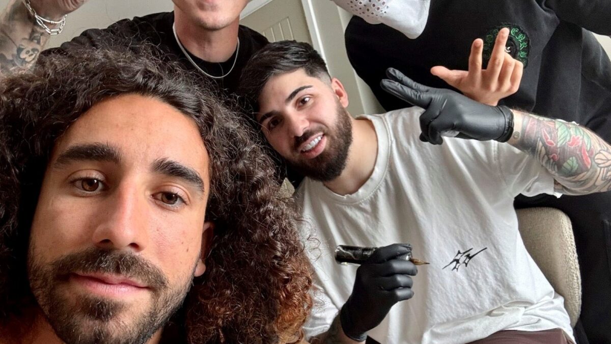 Marc Cucurella tatuó la cara de Luis de la Fuente tras la consagración de España