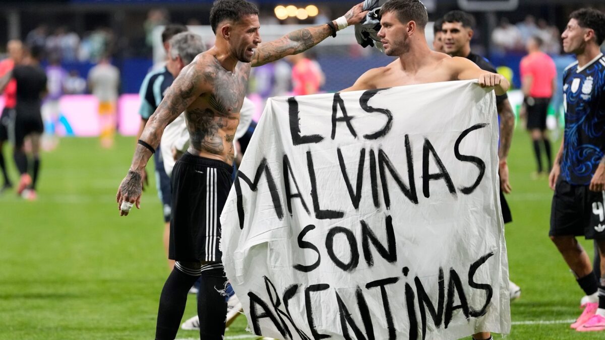 Medios británicos cuestionan celebración argentina con bandera de Malvinas