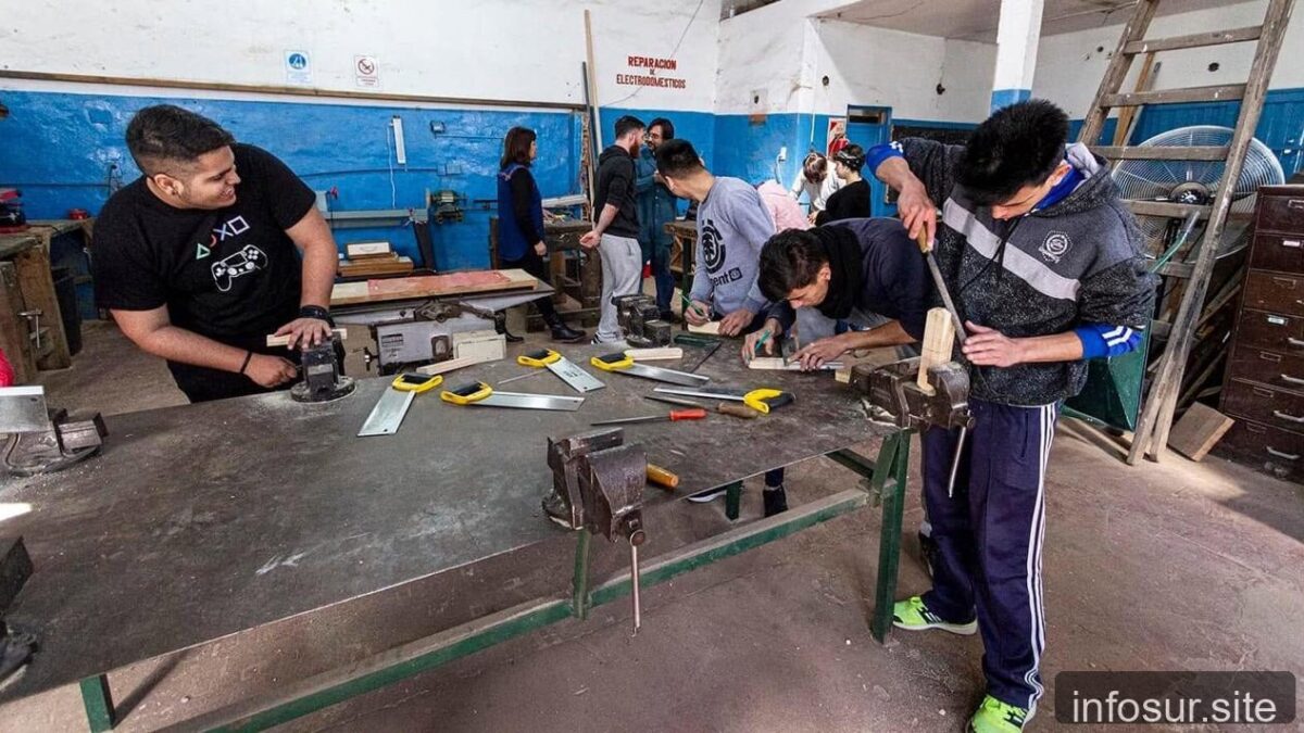 Almirante Brown ofrece 34 cursos gratuitos en tres sedes para capacitación laboral