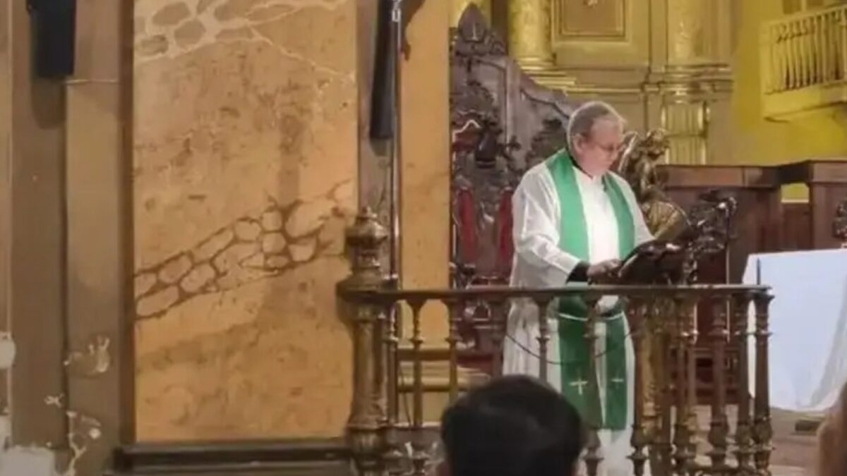 Cura de Córdoba enfrenta 7 denuncias de abuso y sigue ejerciendo ministerio
