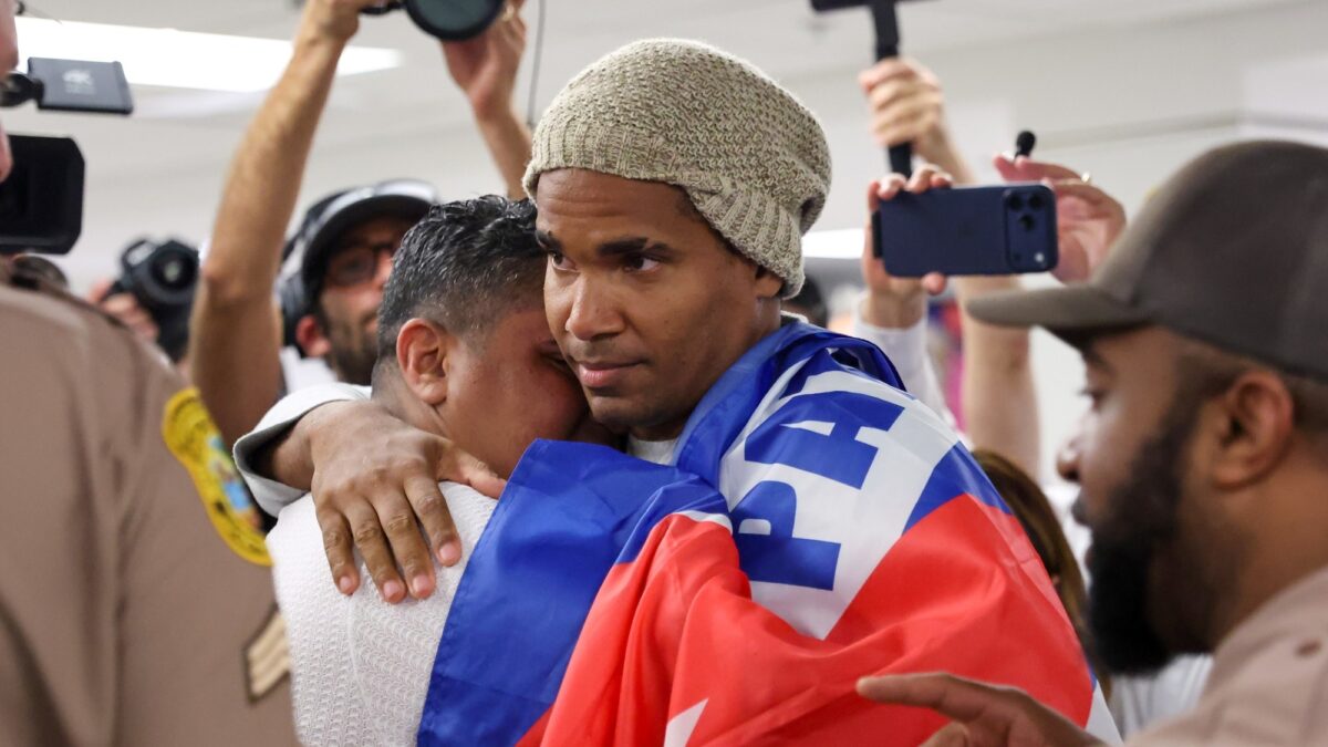 Cuba liberó a artista disidente tras cinco años en prisión, ahora en Miami
