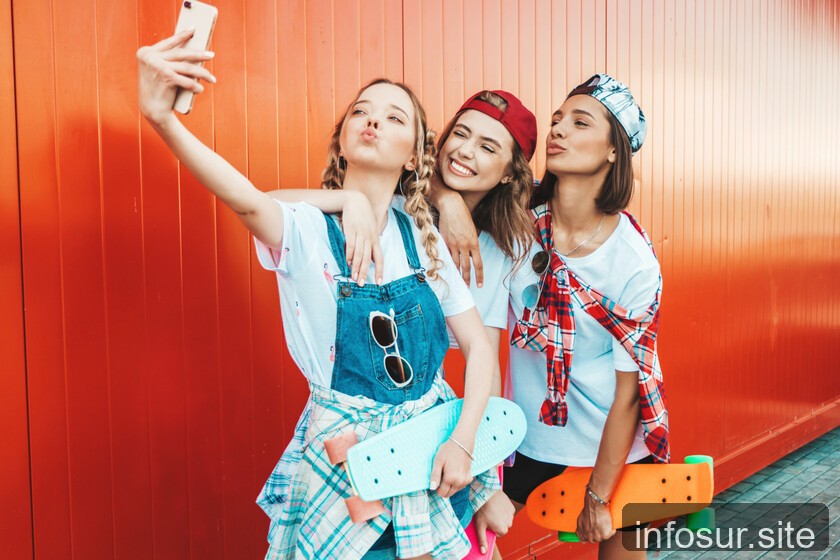 Tus hijos adolescentes no quieren pasar las vacaciones contigo. Y la ciencia dice que hay que dejarles (con matices)