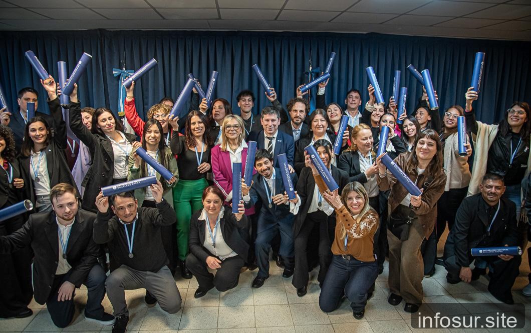 Nueva colación de la UNaB: 45 nuevos profesionales en Burzaco