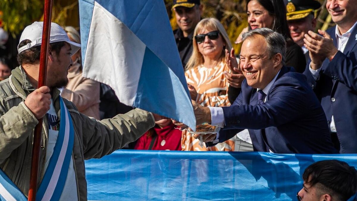 Almirante Brown celebra el Día de la Independencia con desfile y festejo en Longchamps