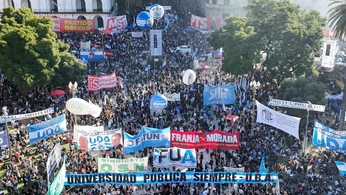 Universidades exigen 25% más en salarios tras victoria judicial