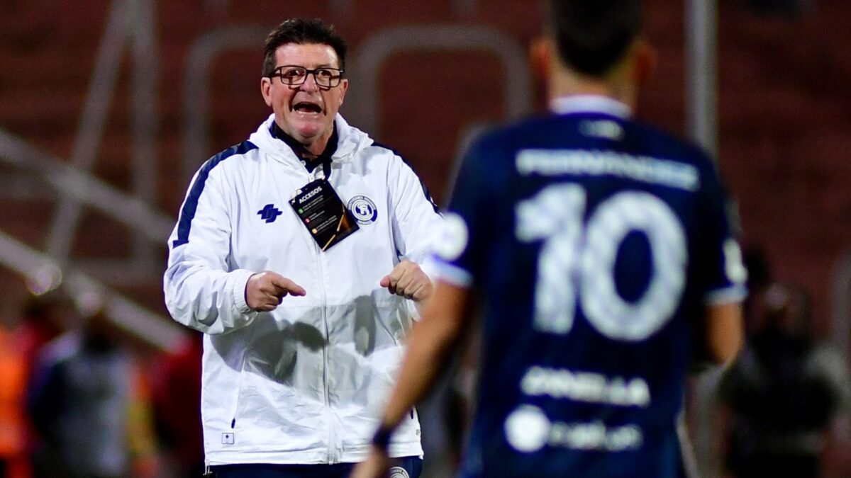 Independiente Rivadavia reemplaza a Villa con delantero colombiano