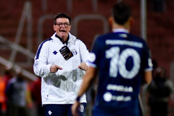 Independiente Rivadavia reemplaza a Villa con delantero colombiano