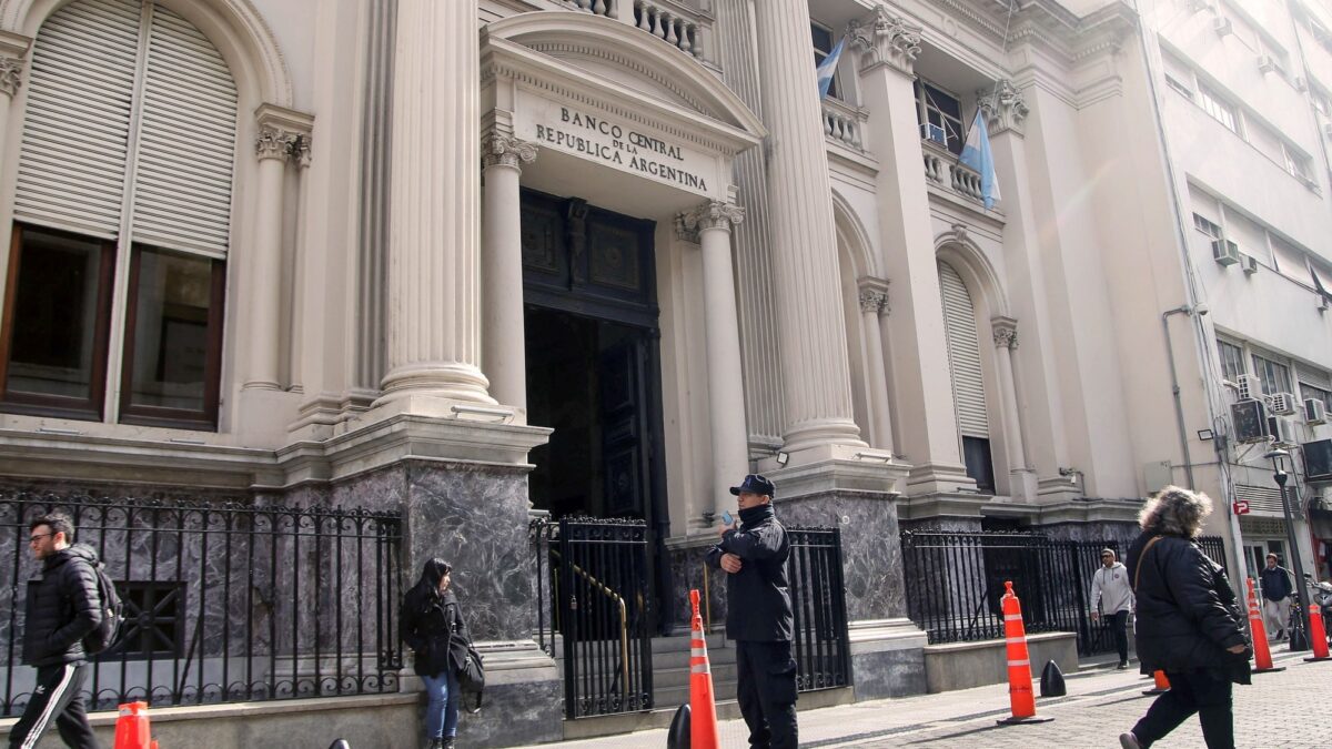 Economía le da al BCRA US$ 2.000 millones en bonos atados al dólar