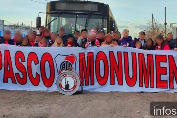 Bernal: micro de hinchas de River fue emboscado con balazos y piedras