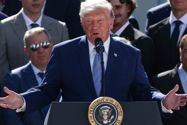 Trump impone aranceles al 10% en productos argentinos