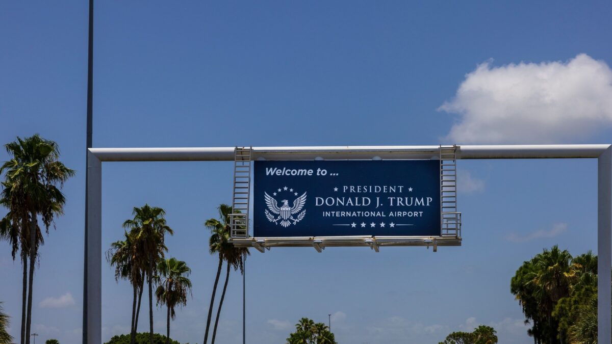 El aeropuerto de Palm Beach recibe nombre de Trump