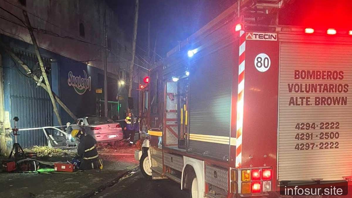 Choque violento en Burzaco: conductor fue rescatado entre escombros