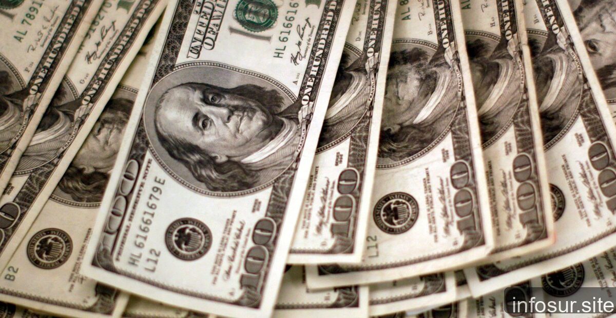 Dólar oficial y blue se disparan este lunes