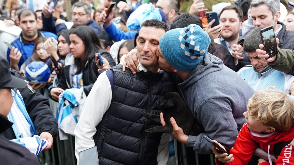Lionel Scaloni en Pujato: devoción que no conoce fin