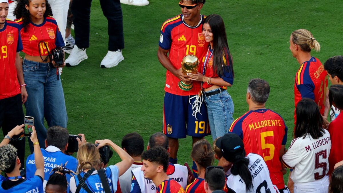 Lamine Yamal, el juvenil que abrazó a Messi y se convirtió en campeón mundial