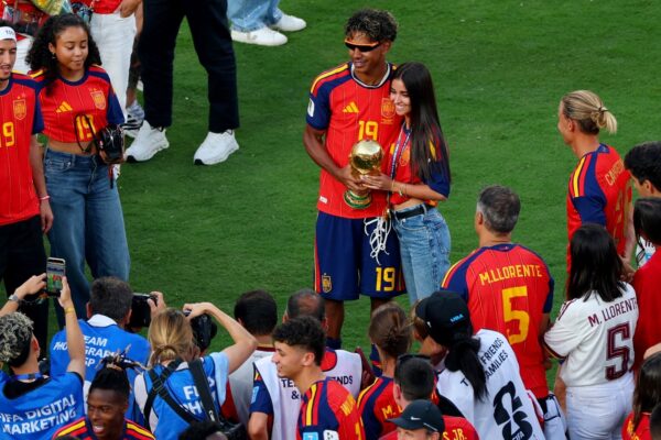Lamine Yamal, el juvenil que abrazó a Messi y se convirtió en campeón mundial