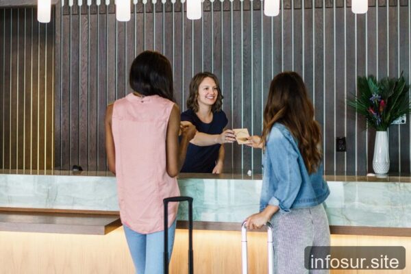 Los hoteles modifican horarios para cobrar más