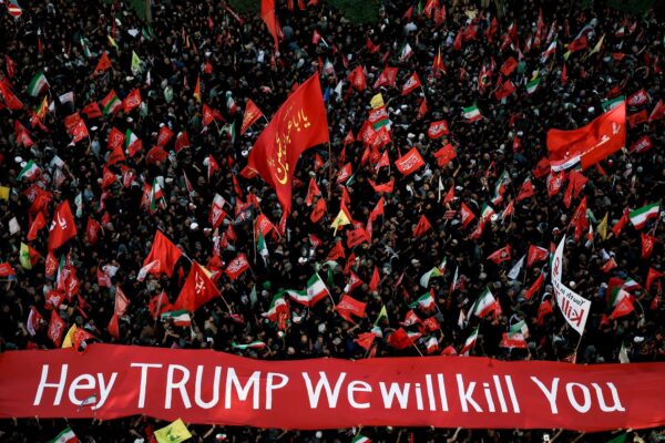 Trump declara fin del alto al fuego con Irán, pero acepta continuar con conversaciones