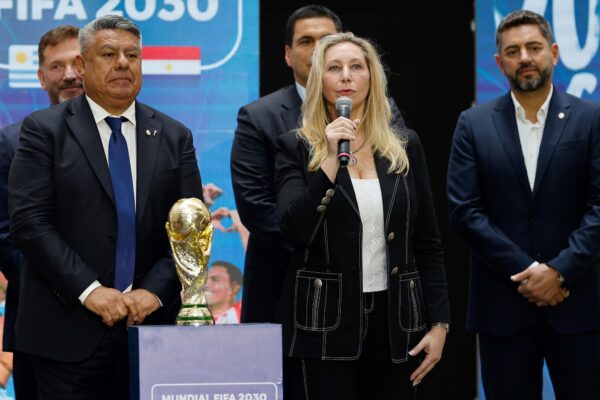 Gobierno congela proyecto más polémico para el fútbol pese al avance de la Justicia norteamericana