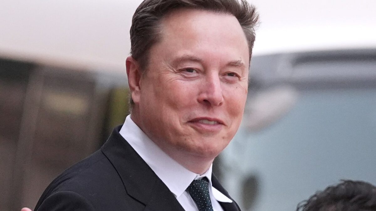 Musk cedió a la UE para evitar multa de miles de millones