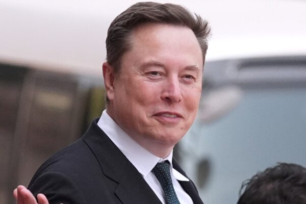 Musk cedió a la UE para evitar multa de miles de millones
