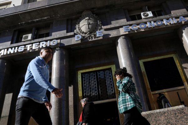 Gobierno renovó deuda en pesos y obtuvo 309 millones en dólares