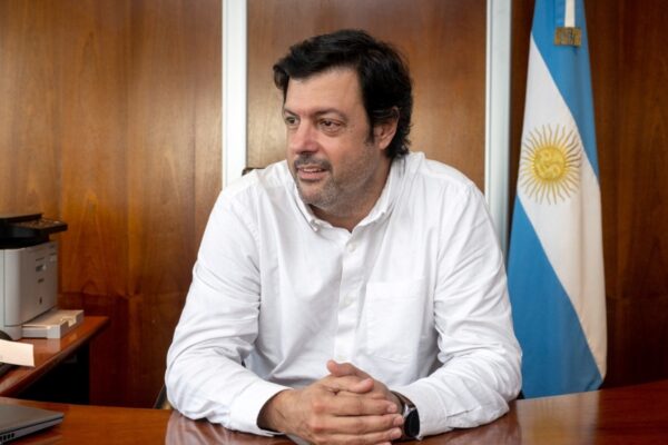 Gobierno reemplazó a Genua tras despojarlo de áreas estratégicas