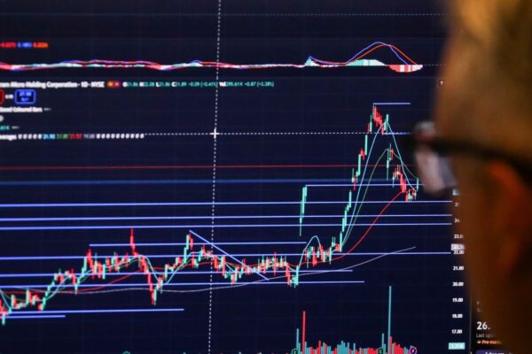 El riesgo país argentino cae a 417 puntos tras un impulso global