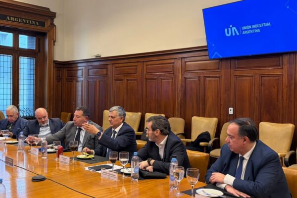 Marín destacó el impacto de Vaca Muerta en empleo y pymes durante reunión en UIA