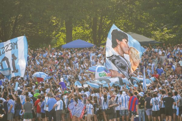 La marea albiceleste llega a Atlanta: hinchas buscan seguir a la Selección a costa de lo imposible