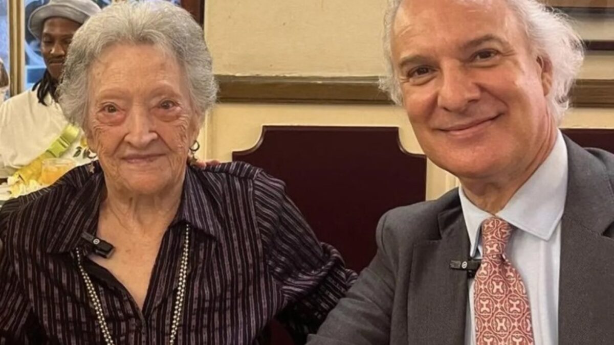 Regrets in old age: the stories of two women who reflect on their lives