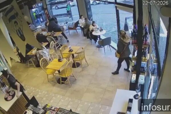 Wilde: motochorros roban maletín en confitería