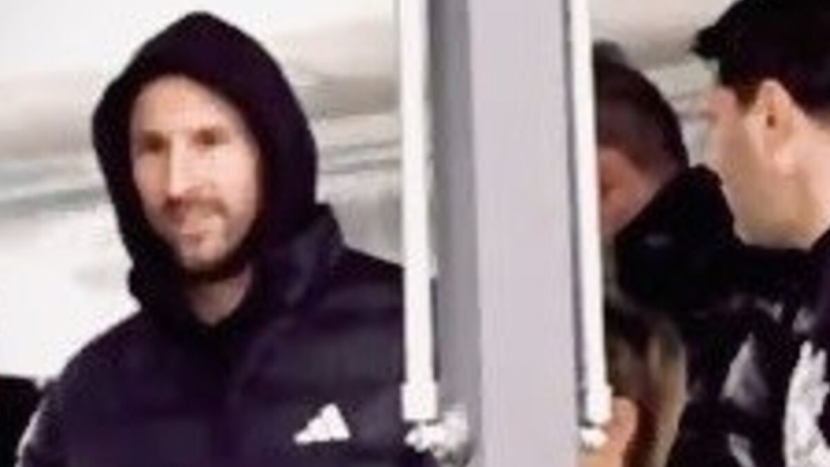 Messi reaparece en Rosario alentando a su hermano en el clásico local