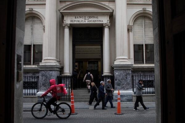 Juez Lijo dirige investigación del "rulo" con el dólar en Argentina