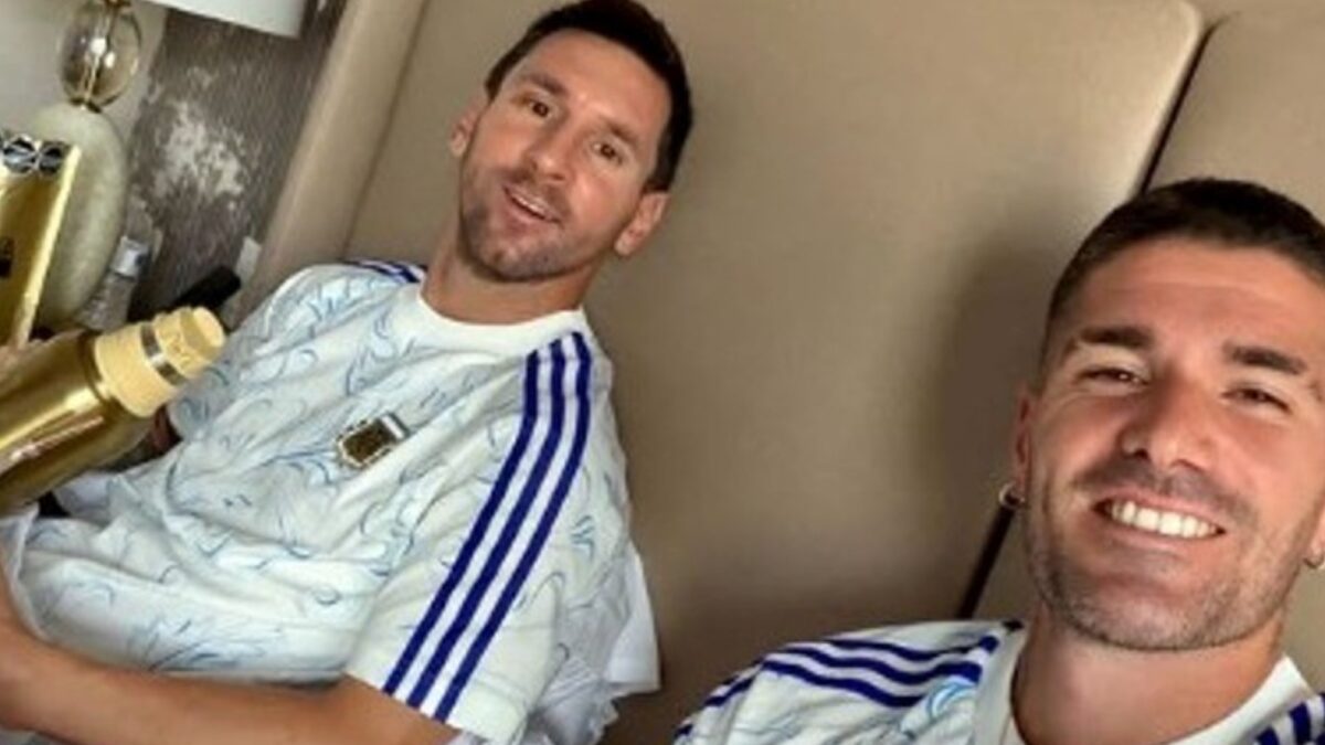 Messi y De Paul comenzaron el día con mates y alfajores tras la histórica victoria sobre Inglaterra
