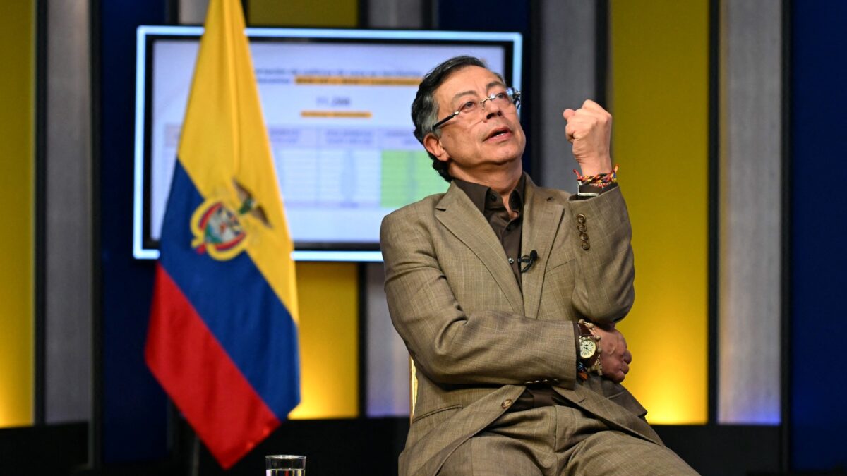 Presidente electo de Colombia acusa a Petro de planear golpe de Estado