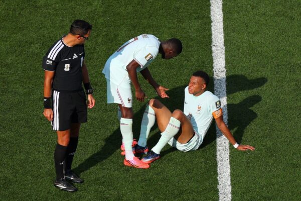 Mbappé se retiró con hielo en el tobillo tras lesionarse en la Copa del Mundo 2026