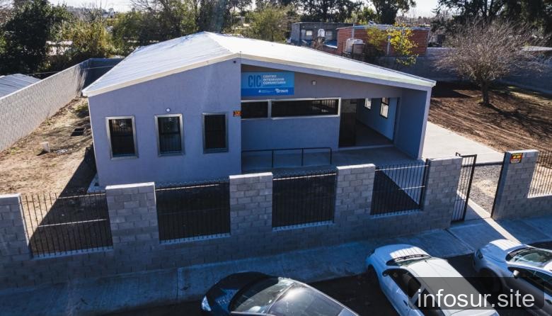 Cascallares visitó el SUM construido en Rayo de Sol