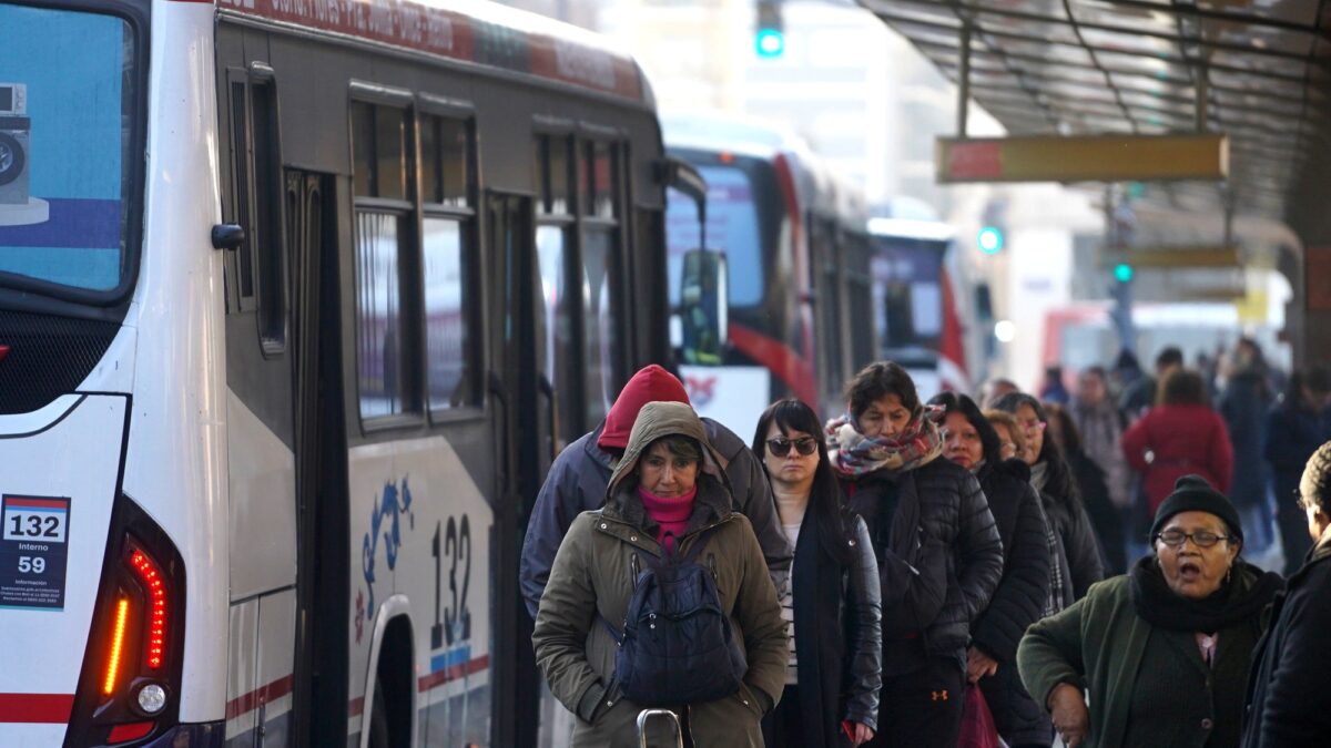 Subsidios a colectivos suben 2% por evitar paros, pero empresas dicen faltan recursos