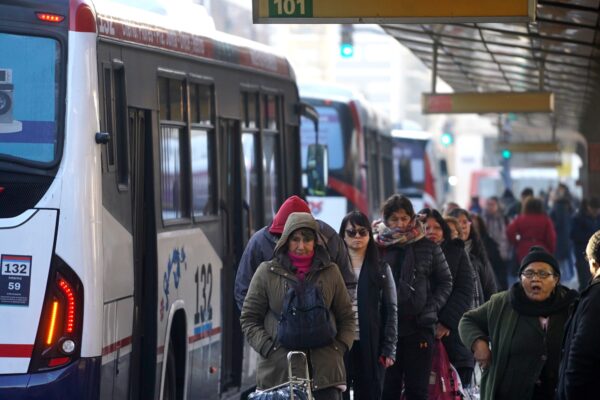 Subsidios a colectivos suben 2% por evitar paros, pero empresas dicen faltan recursos