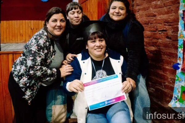 Diputada Natalia Zaracho terminó secundaria en Lomas de Zamora con Programa FinEs