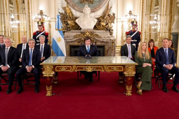 Milei propone reforma que blindará a la cúpula del BCRA y restringirá financiación del fisco