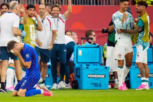 Portugal clasifica a octavos tras vencer a Croacia en Toronto en partido polémico