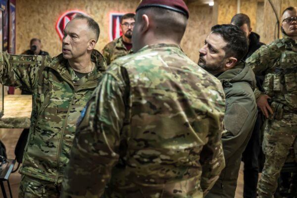 Ucrania vive crisis interna tras despedido de ministro de Defensa