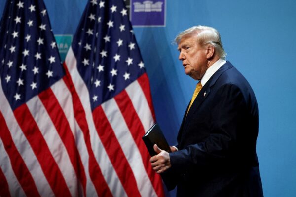 Trump enfrenta crisis del Golfo tras caídas en Irak y Afganistán