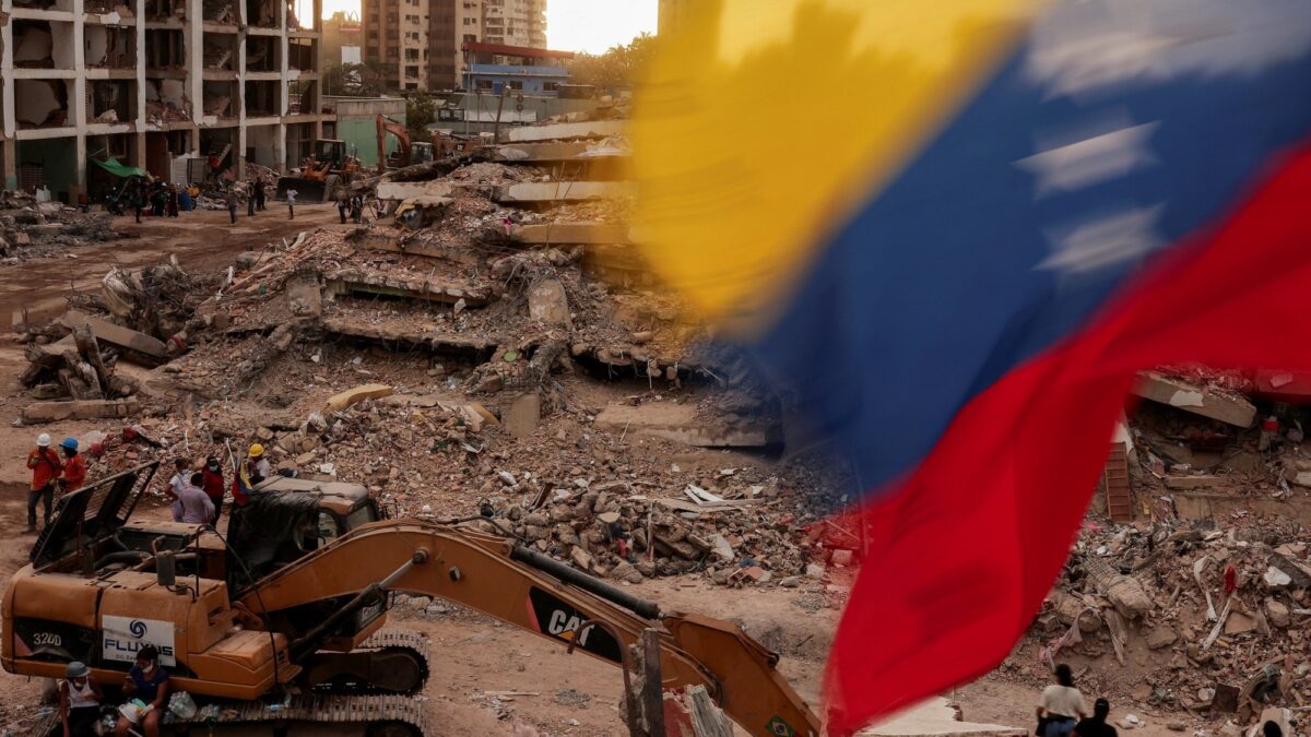 Venezuela dinamita edificios dañados por terremotos que destruyeron cientos de viviendas